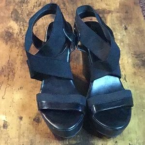 Black strappy women’s platform heels. Size 7 1/2.